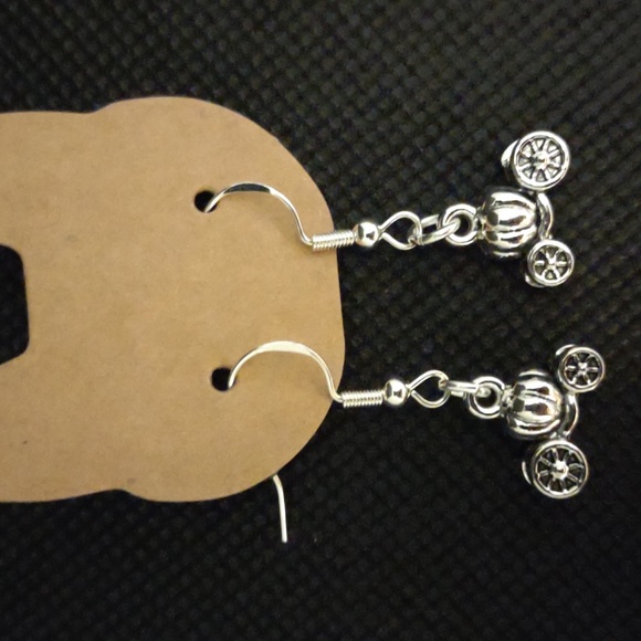 Princess Carriage Earrings - Picture 3 of 3